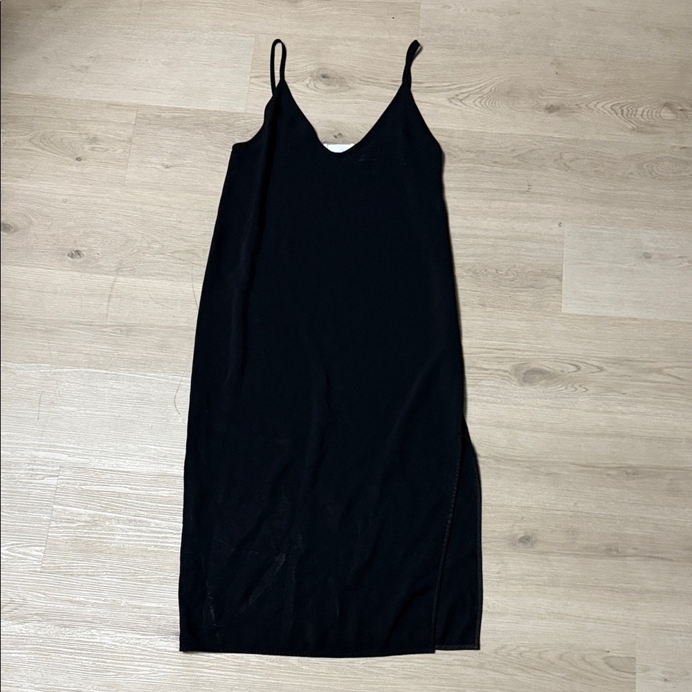 Everlane Classic Black Casual Sleeveless Midi Dress with Slit